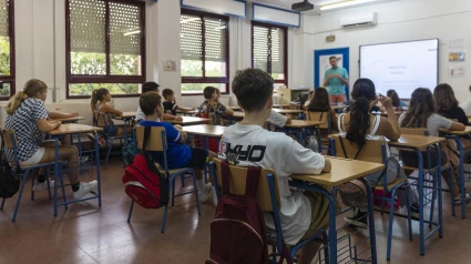 Alumnos en el primer día de colegio