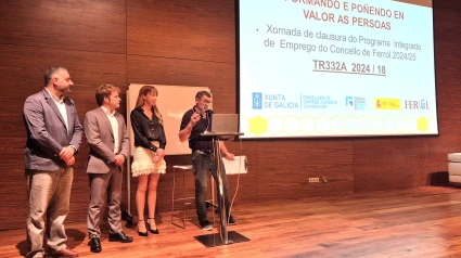 Participantes en la clausura del Programa Integrado Emprego 2
