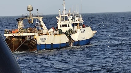 El 'Tafra 3' tras el choque de otro buque en Mauritania.
