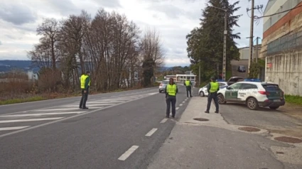 La Guardia Civil en un control en la provincia de Ourense