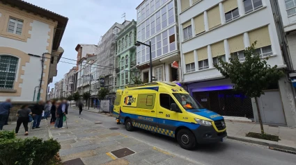 Una ambulancia ante la zona del accidente