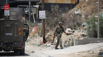 Nablus, Cisjordania, Territorio Palestino: Fuerzas del ejército israelí atacan y rodean un edificio en la zona de Ma'ajin, al oeste de Nablus, en Cisjordania, durante una operación militar en la zona de Ma'ajin, al oeste de Nablus.