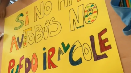 Concetración en el CEE Casa de la Madre de Mérida por el transporte escolar