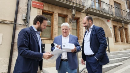 Isaac Claver, José Pedro Sierra y Fernando Torres en la visita a Peraltilla