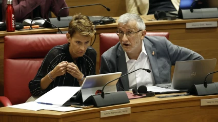 La presidenta del Gobierno de Navarra, María Chivite y el Vicepresidente primero y consejero de Presidencia e Igualdad Félix Taberna