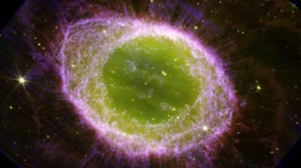 03/08/2023 Webb alcanza lo nunca visto de la Nebulosa del Anillo.El Telescopio Espacial James Webb (JWST) ha registrado nuevas imágenes impresionantes de la icónica Nebulosa del Anillo, también conocida como Messier 57.POLITICA INVESTIGACIÓN Y TECNOLOGÍAUNIVERSIDAD DE MANCHESTER