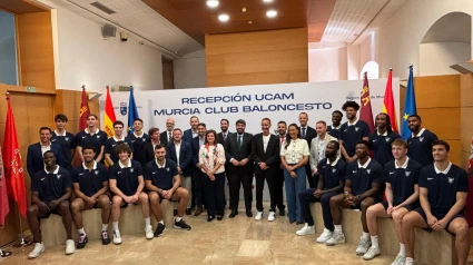 El presidente de la Región felicita a UCAM CB por su 40 aniversario