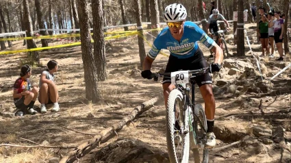 El biker motrileño Alberto Mingorance en plena acción