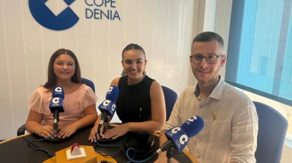Paula Argudo, Elia Llull i Christian Pellicer en els estudis de COPE Dénia Marina Alta, en una setmana clau per a les Falles 2025