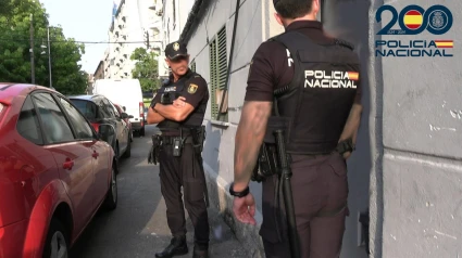 Agentes de la Policía Nacional en la calle