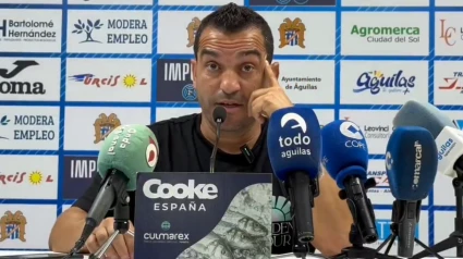 Adrián Hernández durante la rueda de prensa en el Rubial