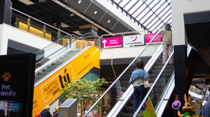 Interior de Cuatro Caminos Centro Comercial en A Coruña