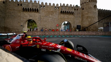 Lewis Hamilton durante la segunda sesión de entrenamientos libres en el GP de Azerbaiyán