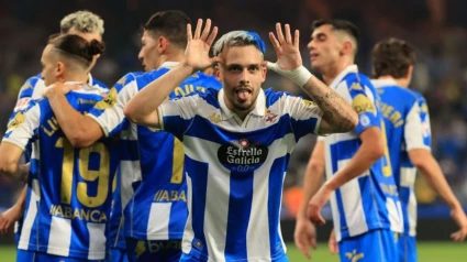 Mella celebra uno de sus dos goles contra el Huesca