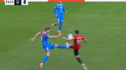 Imagen VAR de la expulsión de Sorloth en el Mallorca-Atlético