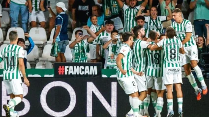 Los jugadores del Córdoba celebran el empate contra el Racing