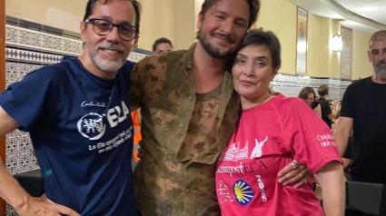 Juan y Yolanda con Manuel Carrasco