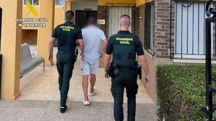La Guardia Civil detuvo al sospechoso en un alojamiento turístico de la Marina Alta tras saltar la alerta en el sistema de control de hospedajes