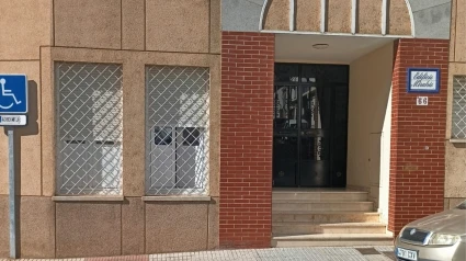 José Luis Galán, vecino de Mérida (80 años): "Llevamos cuatro años esperando una rampa para poder salir de casa"