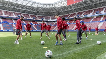 Entrenamiento de Osasuna en El Sadar antes de medirse al Elche
