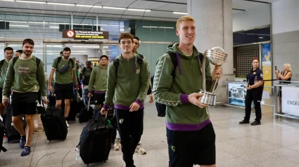 Alberto Díaz, capitán de Unicaja, con la Intercontinental.