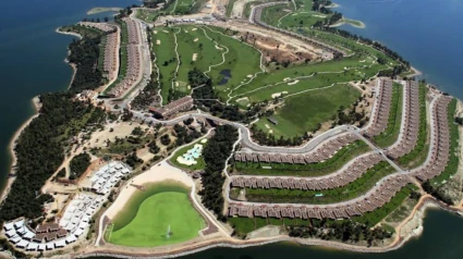 Vista aérea del complejo urbanístico construido en la isla de Valdecañas