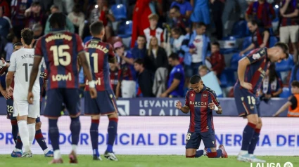 Algunos jugadores del Levante UD al acabar el partido