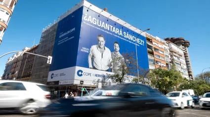 Lona instalada en Avenida de América (Madrid)