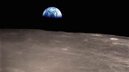 Vista de la Tierra desde la superficie de la luna