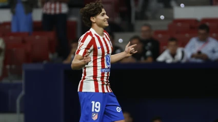 Julián Álvarez celebra el primer gol frente al Rayo Vallecano