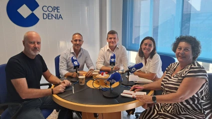 Antonio Cidoncha, Juan Carlos Juan, Rosario Donderis, María José García y Ángel Garrigós, durante su participación en el espacio “Espacio CEDMA” dedicado al futuro económico de la Marina Alta