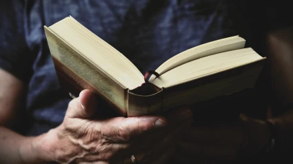 Leyendo un libro