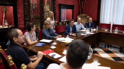 Reunión de los integrantes de la Mesa del Ferrocarril en el Ayuntamiento de Granada