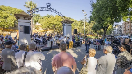 Recuperación de la corona del arco de entrada al Barrio Reina Victoria