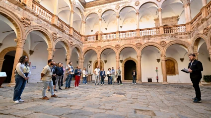 Primeros visitantes al castillo de la Calahorra