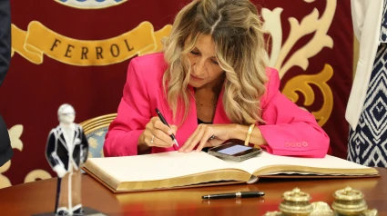Yolanda Díaz firmado este viernes en el Libro de oro del Ayuntamiento de Ferrol