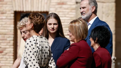 La princesa Leonor y loa reyes visitan el jardín de Serrat en las ruinas de San Pedro junto a la presidenta navarra y la alcaldesa de Viana
