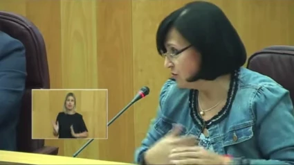 Diputada de Granada ensalzando a Pedro Sánchez