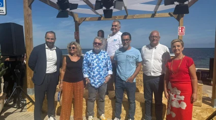 La consellera Marian Cano, el alcalde Vicent Grimalt, el chef Quique Dacosta, Alberto Chicote, Amor López de AEHTMA y Benito Mestre, del CEDMA, durante el recorrido inaugural del Dna Festival 2025 en el Paseo de la Marineta Cassiana