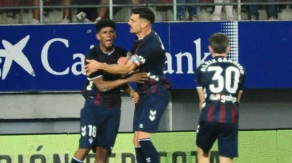 Adu Ares celebra el gol del empate del Eibar en el descuento