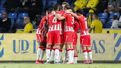 Los jugadores del Almería celebran el gol de Arribas