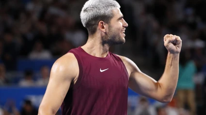 Alcaraz ganó a Nakashima y se medirá en semifinales a Ruud.