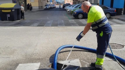 Limpieza de imbornales en la capital gaditana