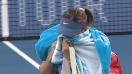 Paula Badosa se retira entre lágrimas de la pista después de su enésima lesión.