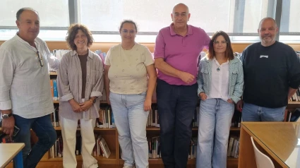 La nueva auxiliar con responables del gobieno municipal