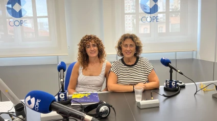 Lourdes Cobacho, junto a Eva Serna