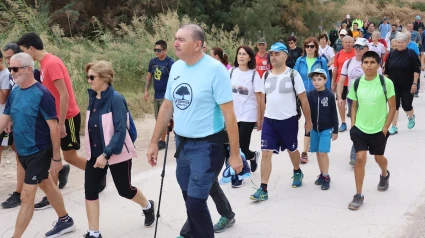 Numerosas personas participaron en la Ruta al Cejo