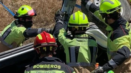 Bomberos de la DPH atendiendo una emergencia