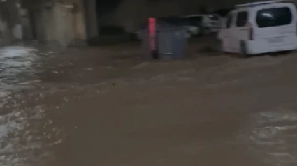 Vídeo de una calle de Águilas, anegada de agua durante la pasada madrugada
