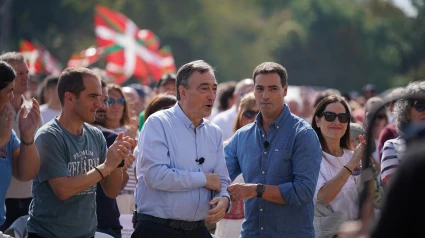 Aitor Esteban e Imanol Pradales en el Alderdi Eguna